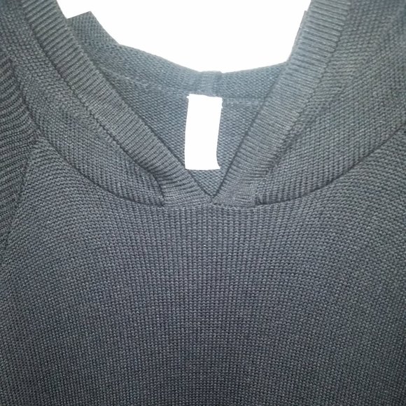 Lululemon Opened Up Poncho in Black - Picture 6 of 12